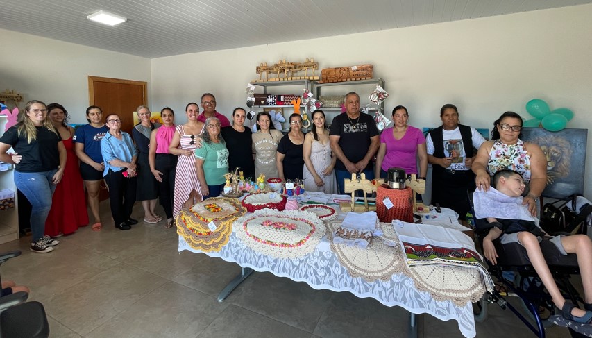 Feira do artesanato é inaugurada na praça Clevelândia