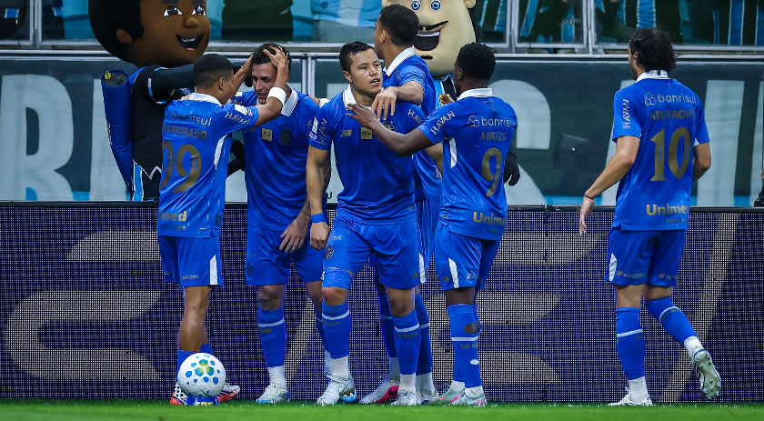 Grêmio vira sobre a Chapecoense e volta a vencer no Brasilerão