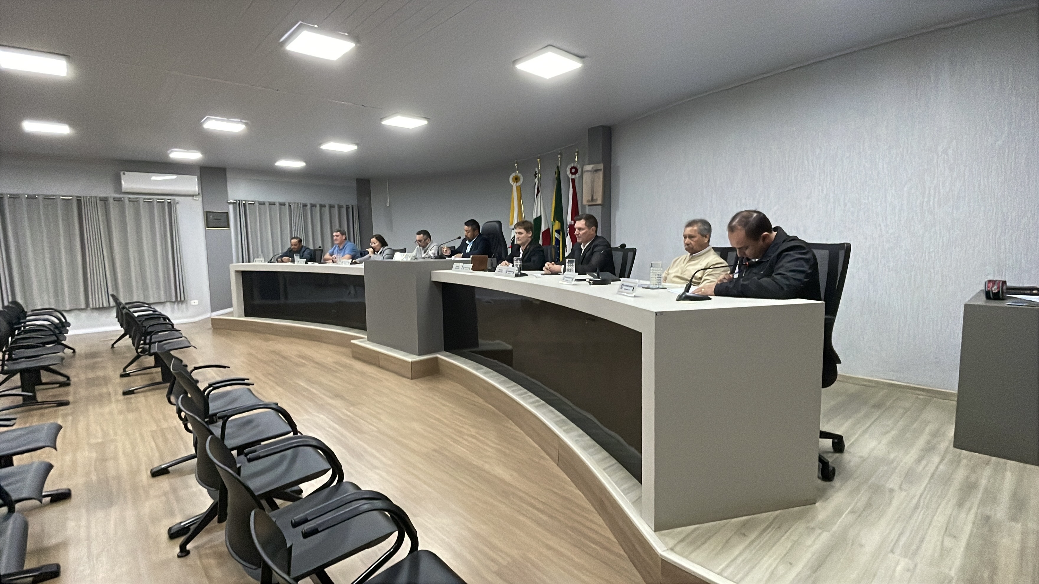Presidente da Câmara destaca chegada de micro-ônibus e novos recursos para o município