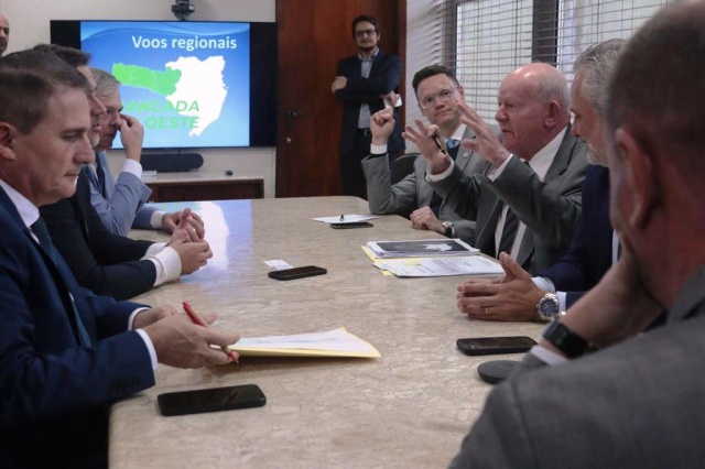 Bancada do Oeste pede aumento de voos regionais para Azul em SC