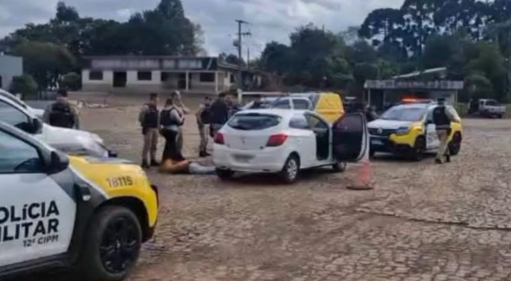 Taxista de 67 anos é assaltado e abandonado em área de mata; dois são presos