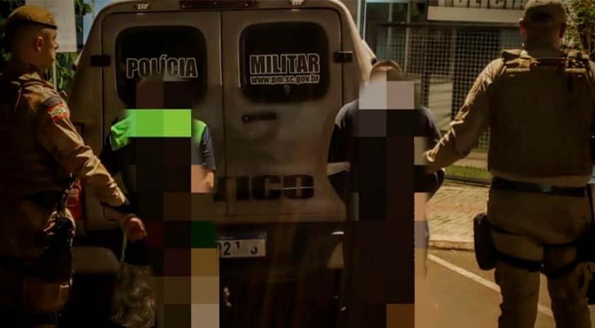 Homens são presos após roubarem bolsa de mulher com R$ 5 mil