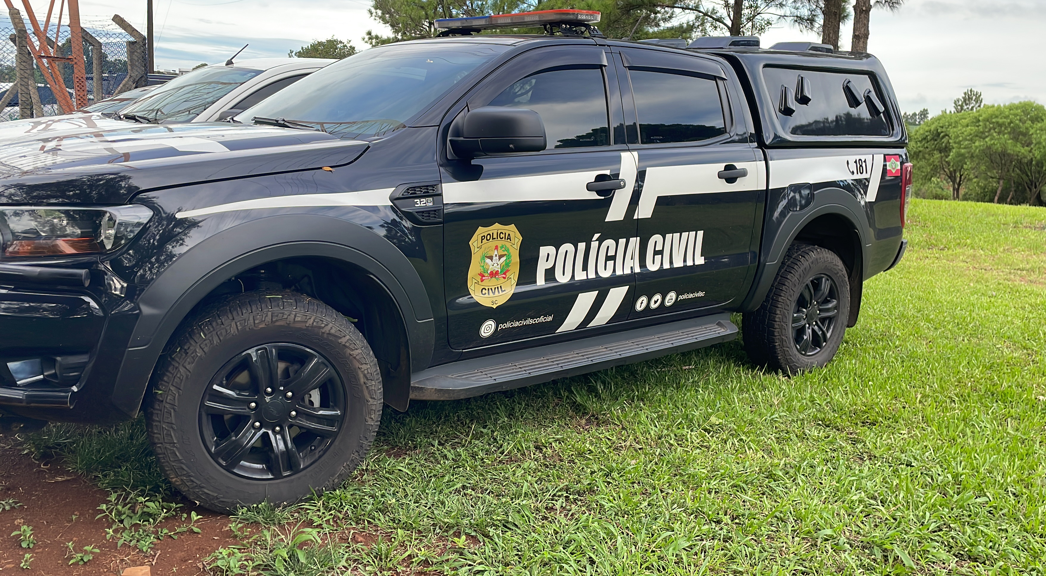 Após ameaças contra ex-companheira, suspeito foge e abandona arma