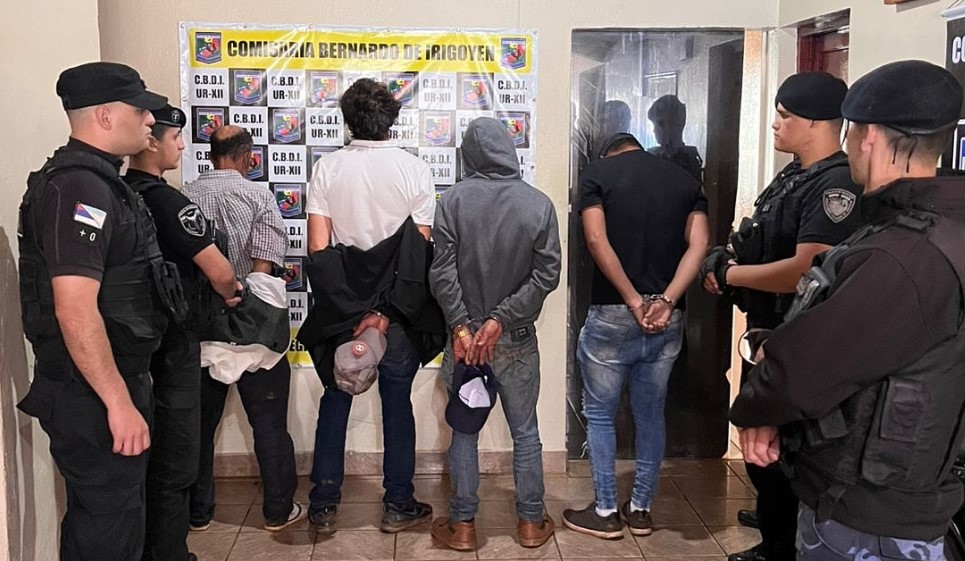 Polícia recupera três carros roubados no Brasil e prende quatro suspeitos em menos de 24 horas