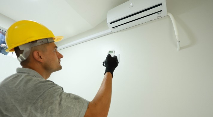 Governo do Estado entrega mais de 540 aparelhos de ar condicionado para hospitais e unidades regionais