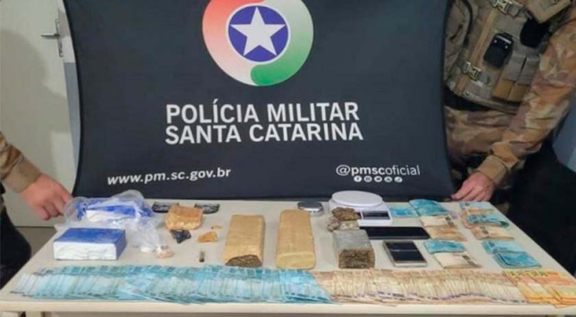 Homens são presos com cerca de R$ 25 mil e diversas drogas em Chapecó