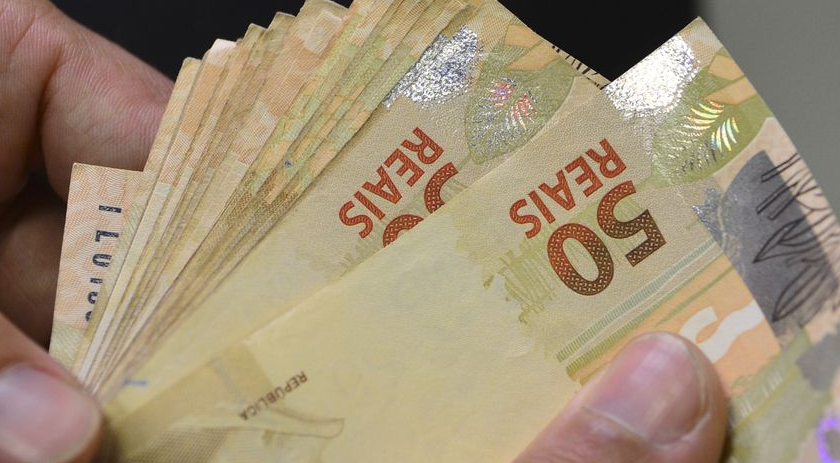 Governo antecipa calendário do Auxílio Brasil