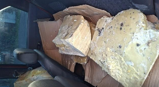 PM apreende 130 quilos de cera de abelha sem procedência na BR-163
