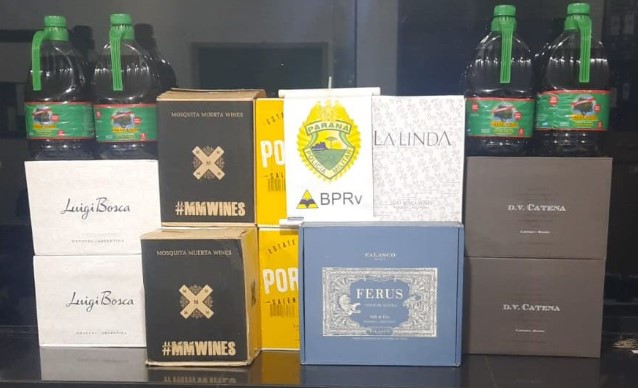 Polícia Rodoviária apreende veículo carregado de produtos contrabandeados