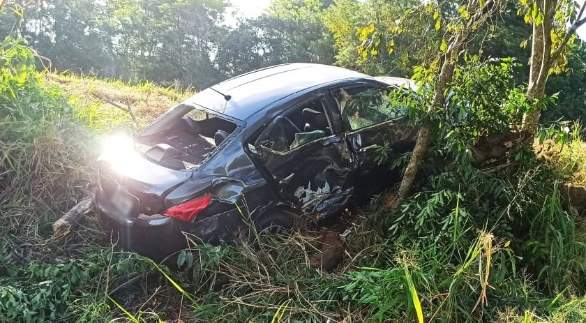 Colisão envolve carro e caminhão na PR-483