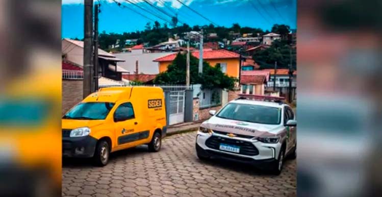 Funcionário dos Correios deixa carro ligado, desce para fazer entrega e tem carro furtado em SC