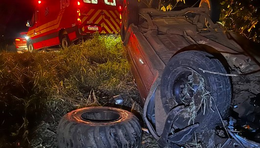 Colisão frontal entre caminhão e Fiat Strada deixa um ferido na BR-280
