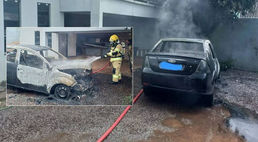 Incêndio destrói carro nos fundos de residência