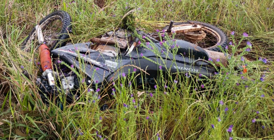 Motociclista foge da polícia e abandona moto após perseguição