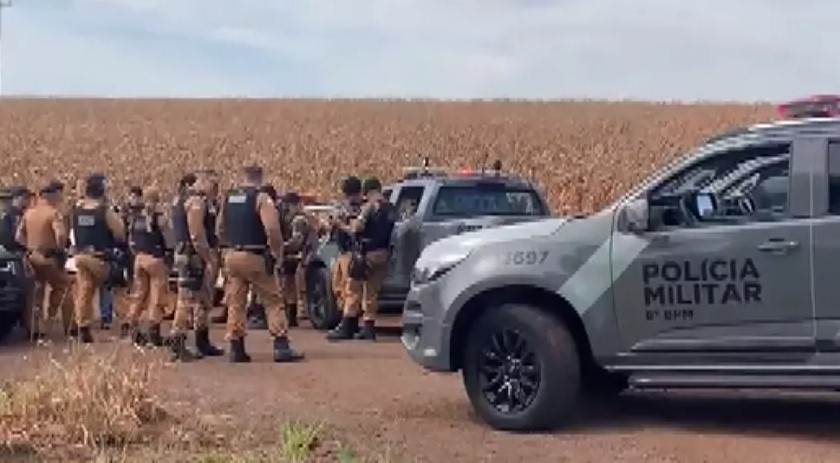 Homens assaltam agência bancária e fogem levando reféns, em Iracema do Oeste