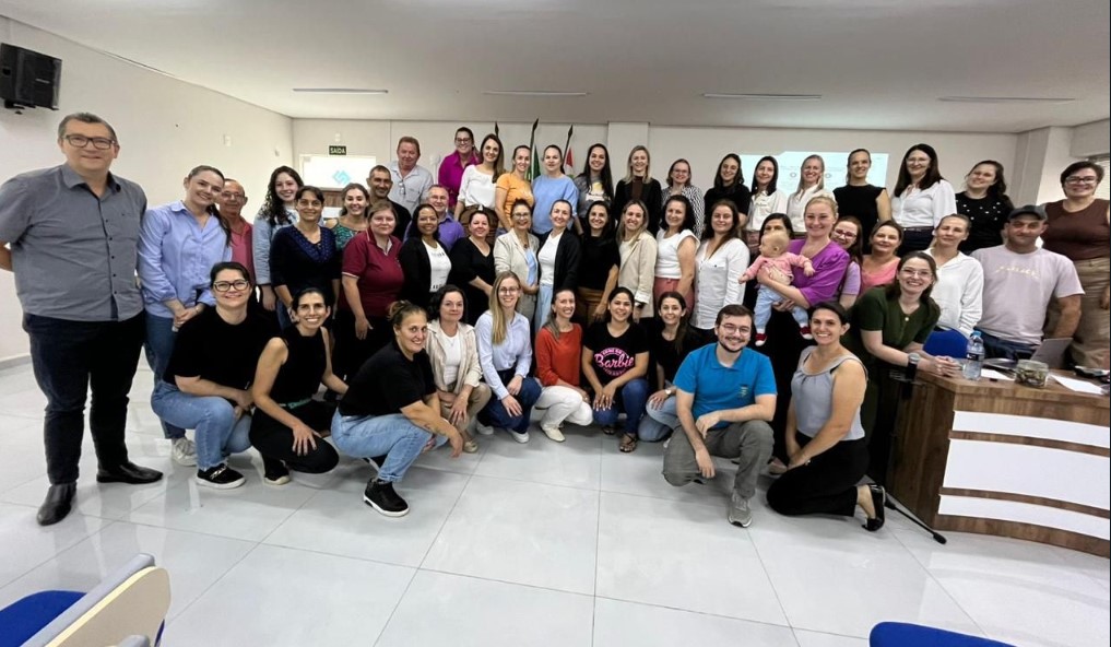 Secretária de Saúde participa de oficina sobre planejamento municipal em São Miguel do Oeste
