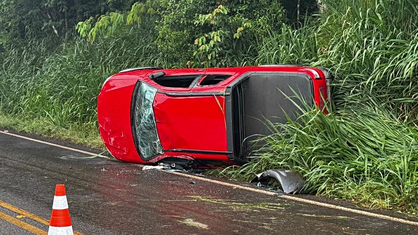 Acidente na PR-493 deixa três feridos