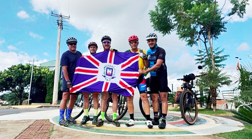 Grupo de amigos percorre 800 km de Oeste ao litoral de SC sobre duas rodas