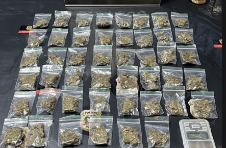Operação prende homem por tráfico e apreende drogas escondidas em sofá