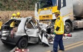 Colisão entre automóvel e carreta deixa quatro mortos na BR-470