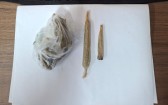Homem é flagrado com maconha durante abordagem policial
