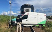 Ambulância é arrastada por trem e deixa quatro feridos no Paraná