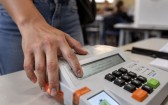 13 milhões têm prova de vida pendente no INSS, mas votar neste domingo (25) pode resolver situação