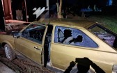 Homem embriagado destrói móveis, veículos e ameaça o próprio pai