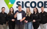 Sicoob São Miguel divulga 1º ganhador da promoção 'Financiamento Premiado'