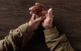 Casos de Parkinson devem dobrar até 2050; conheça sinais