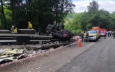 Motorista morre após caminhão tombar na SC-283