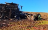 Colheitadeira pega fogo em propriedade no interior