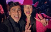 Show de Ana Castela por R$ 850 mil com verba pública vira alvo de polêmica após foto com Nikolas Ferreira e gesto com as mãos
