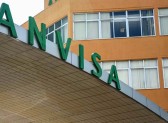 Anvisa proíbe venda de pomadas para modelar e trançar cabelos após casos de perda de visão