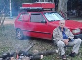 ‘Trovão Vermelho’: catarinense transforma Fiat Uno 1992 em motorhome e viaja pelo Brasil
