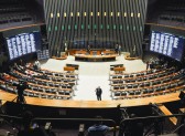 Câmara aprova projeto que prevê salários iguais para homens e mulheres