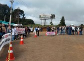 Moradores fazem manifestação em trecho da BR-282 marcado por tragédias