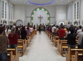 Cartas do papa Francisco são entregues às famílias das vítimas em Saudades