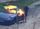 Homem incendeia o próprio Porsche e alega falso sequestro