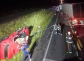 Homem de 33 anos morre em acidente entre carro e caminhão