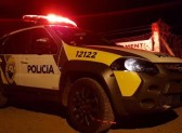 Aos gritos, mulher comparece ao 3º Pelotão da PM e pede socorro após marido quebrar tudo dentro de casa e ameaça-la