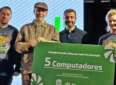 Sicredi Fronteiras doa computadores para a APAE