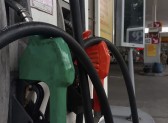 Gasolina da Petrobras fica R$ 0,25 mais barata nas refinarias a partir desta sexta-feira