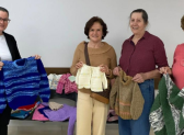 Dona Lurdes doa mantas e roupas de lã ao Hospital de Dionísio Cerqueira
