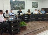 Vereadores realizam indicações visando melhorias em creche do município e poste de luz na área central