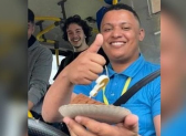 Alunos emocionam motorista de ônibus com festa de aniversário surpresa no Oeste de SC