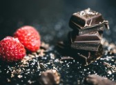 Chocolate pode melhorar o humor e proteger o coração, diz nutricionista
