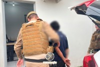 Homem é preso por furto após ser identificado por câmeras de segurança