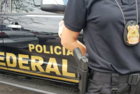 PF recebe em Florianópolis dois brasileiros extraditados de Portugal