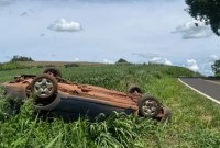 Capotamento na PR-473 deixa casal de idosos ferido